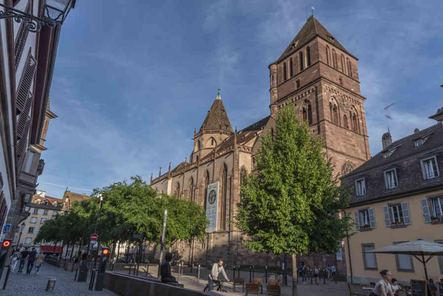 Francia - Alsacia 126 - Estrasburgo - iglesia protestante de Saint-Thomas.jpg
